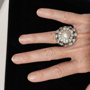 Big beautiful rhinestone and pearl cocktail ring nwot sz 6